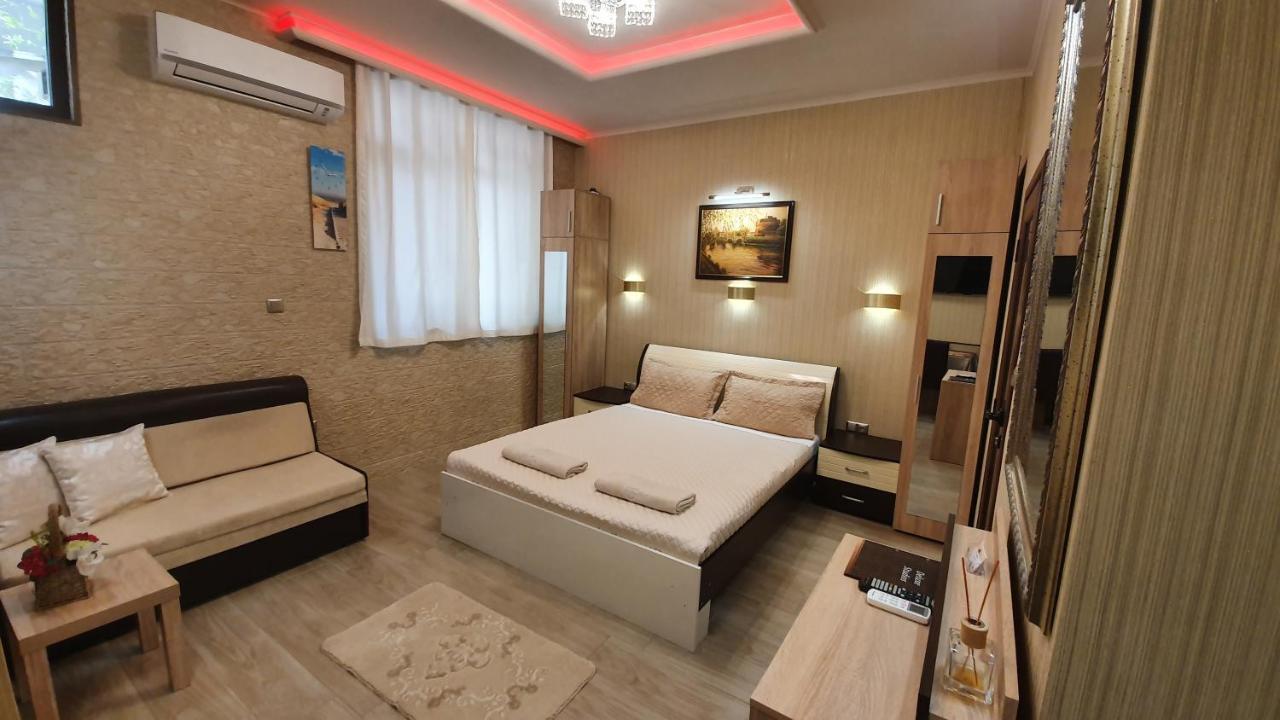 Deluxe Center